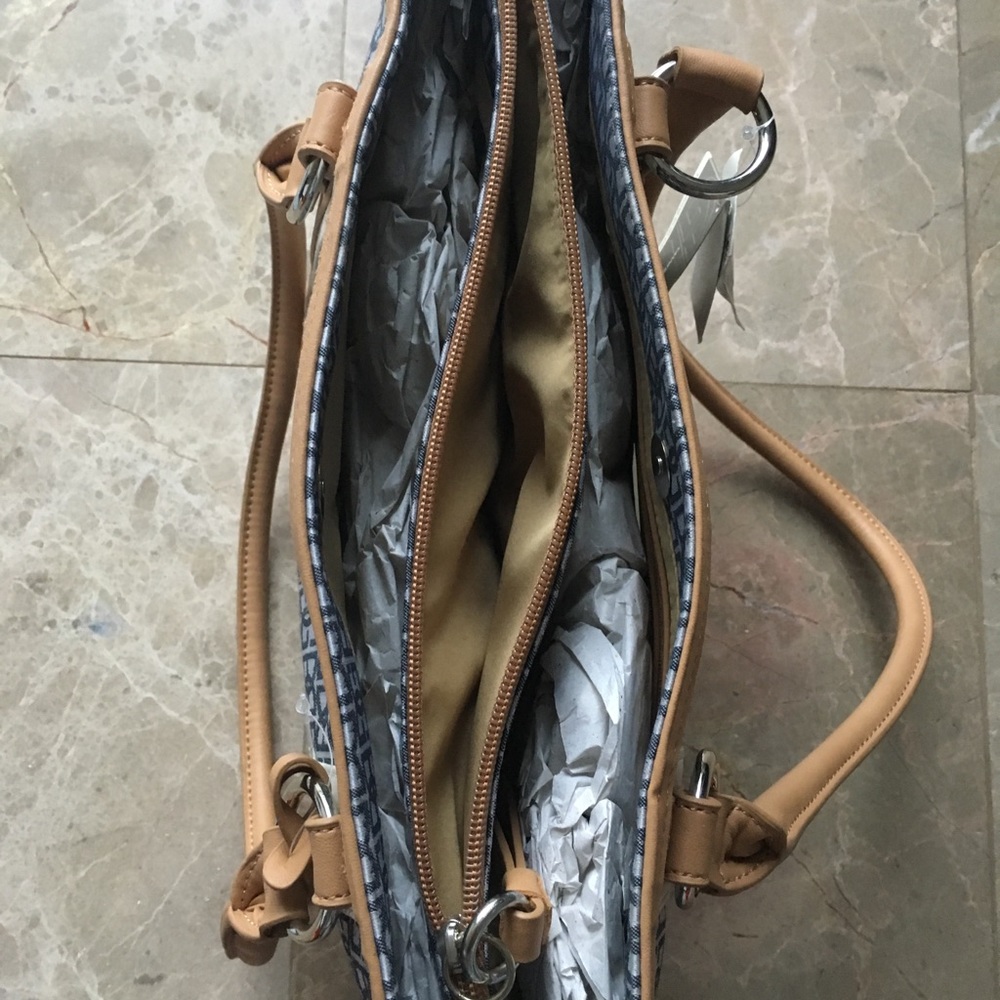 Giani Bernini Signature Annabelle Handbag. - Picture 3 of 5